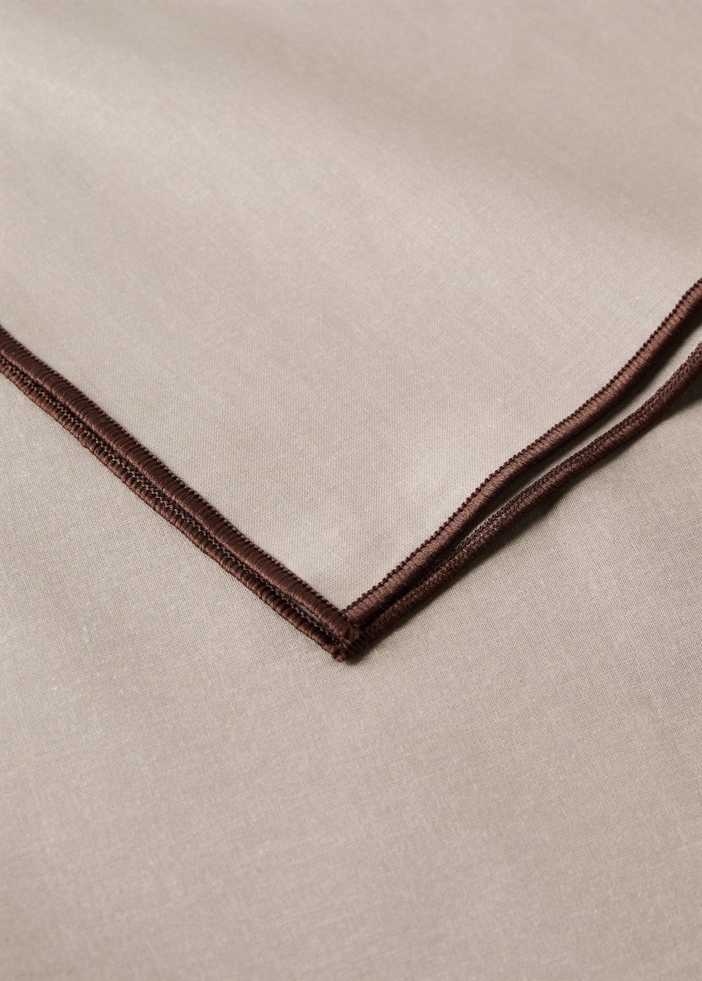 Resin-coated cotton tablecloth with overlock for 2 to 4 diners