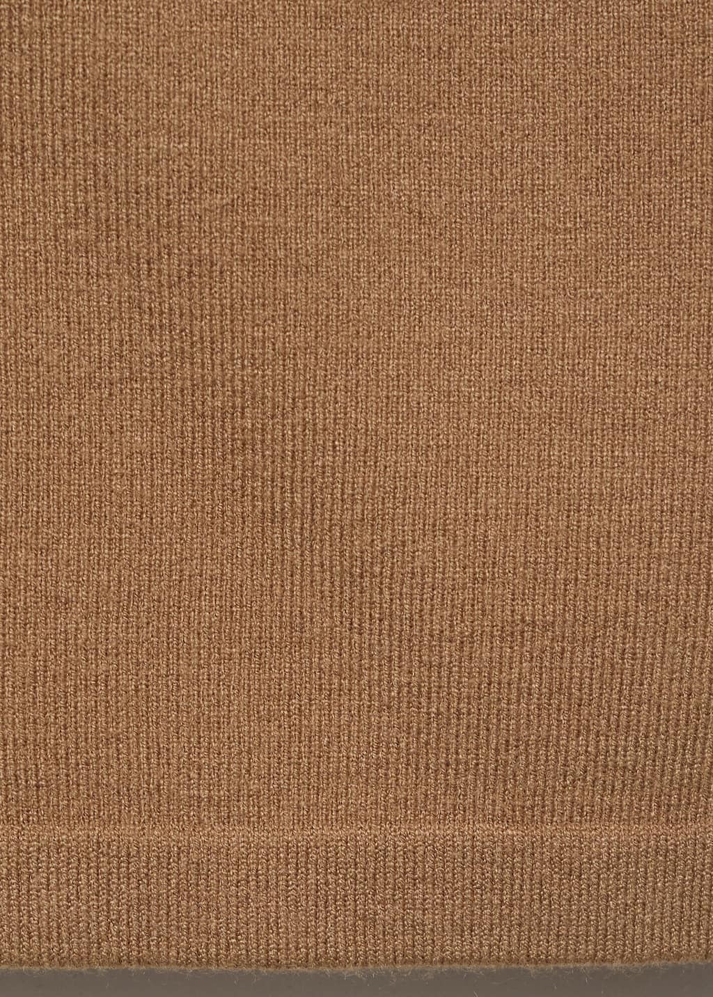 Fine-knit vest with buttons