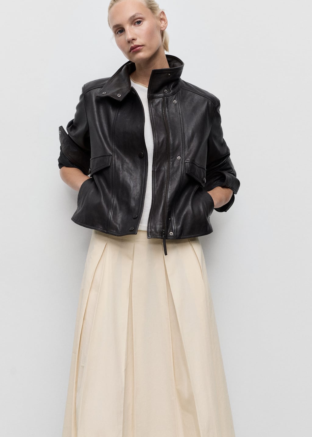 Pleated midi-skirt