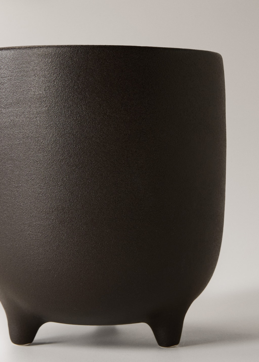 Medium matte-finish stoneware planter