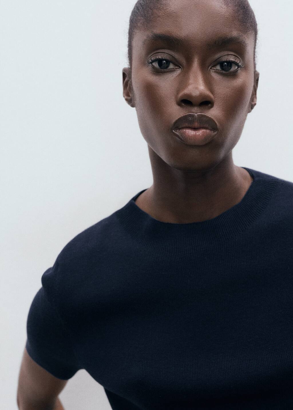 Short-sleeved fine-knit sweater