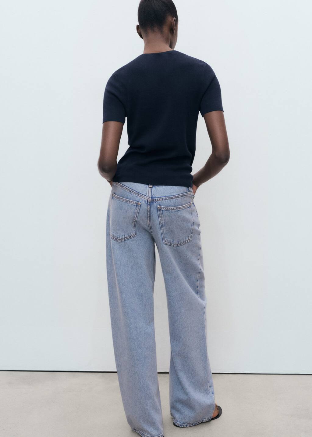 Short-sleeved fine-knit sweater