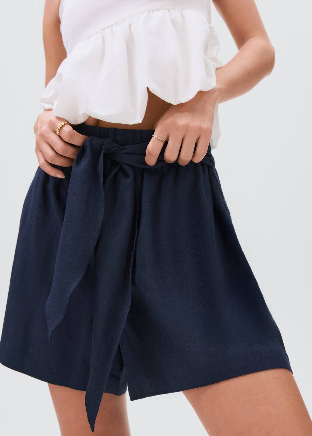Linen shorts with bow
