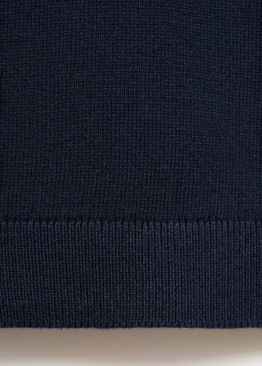 V-neck knitted vest