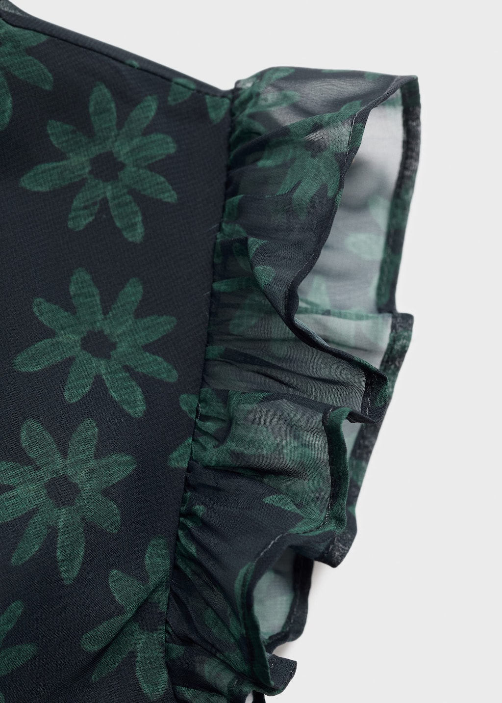Floral blouse with ruffles