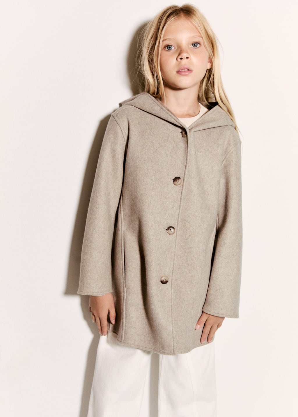 Cloth coat with pockets