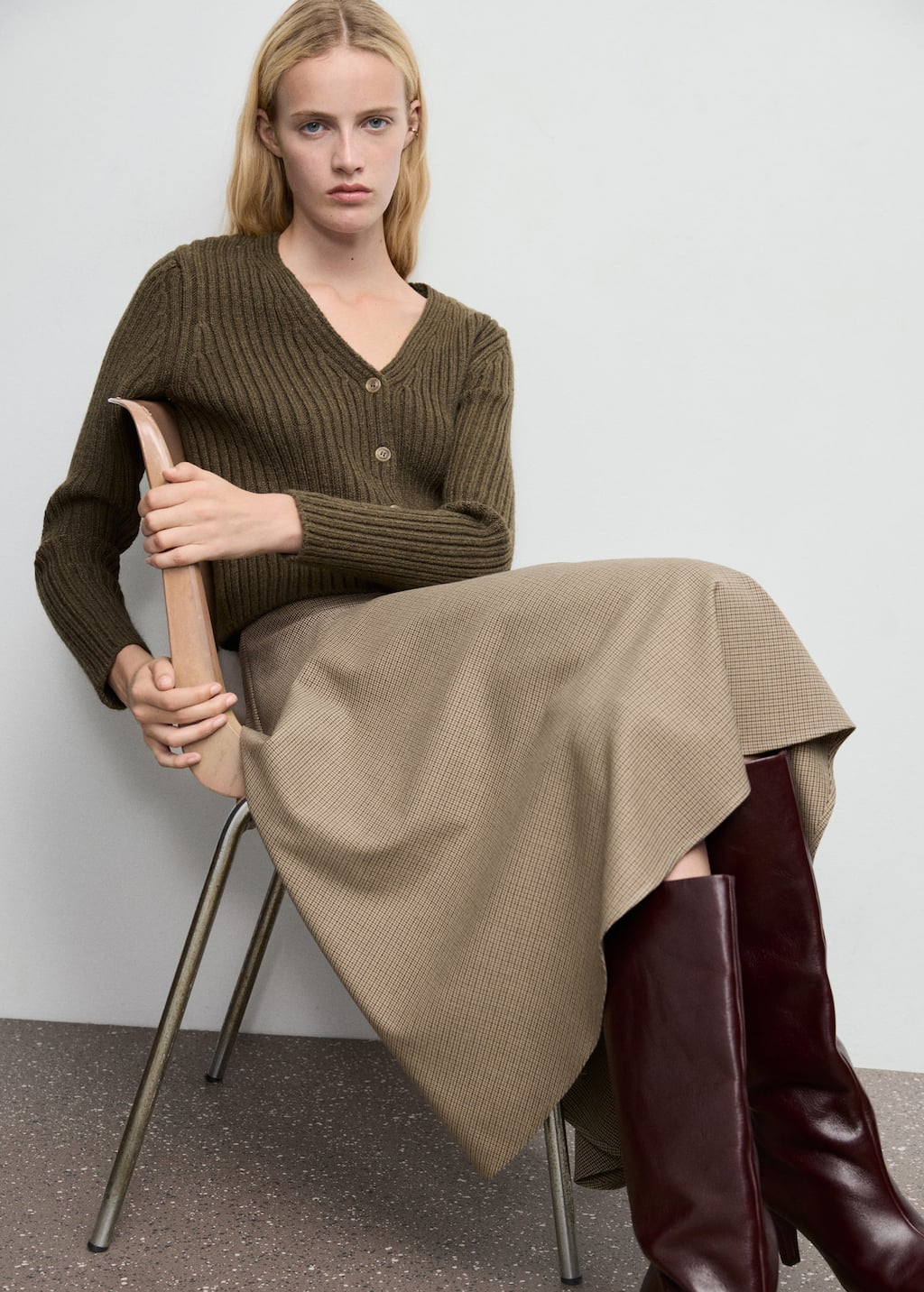 V-neck ribbed cardigan