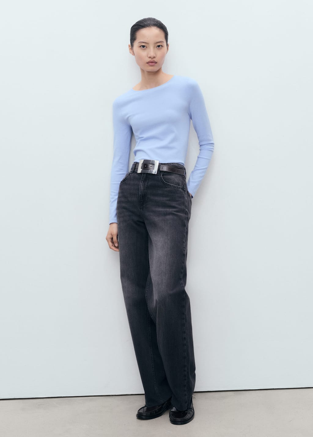 Long-sleeved fine-knit sweater