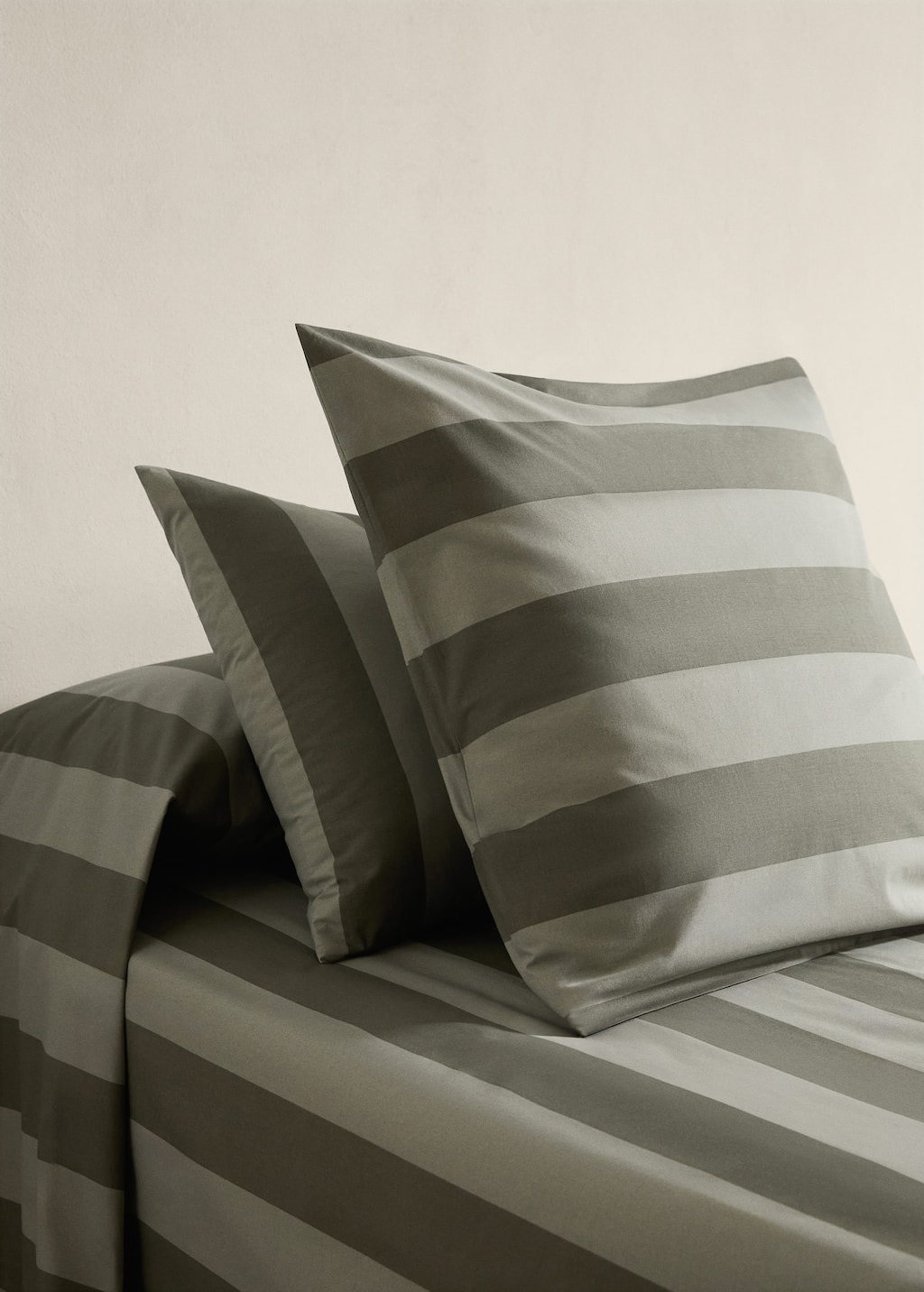 Mango Home Two Cotton Percale Pillowcases With Double Overlock 60x60 Cm Green