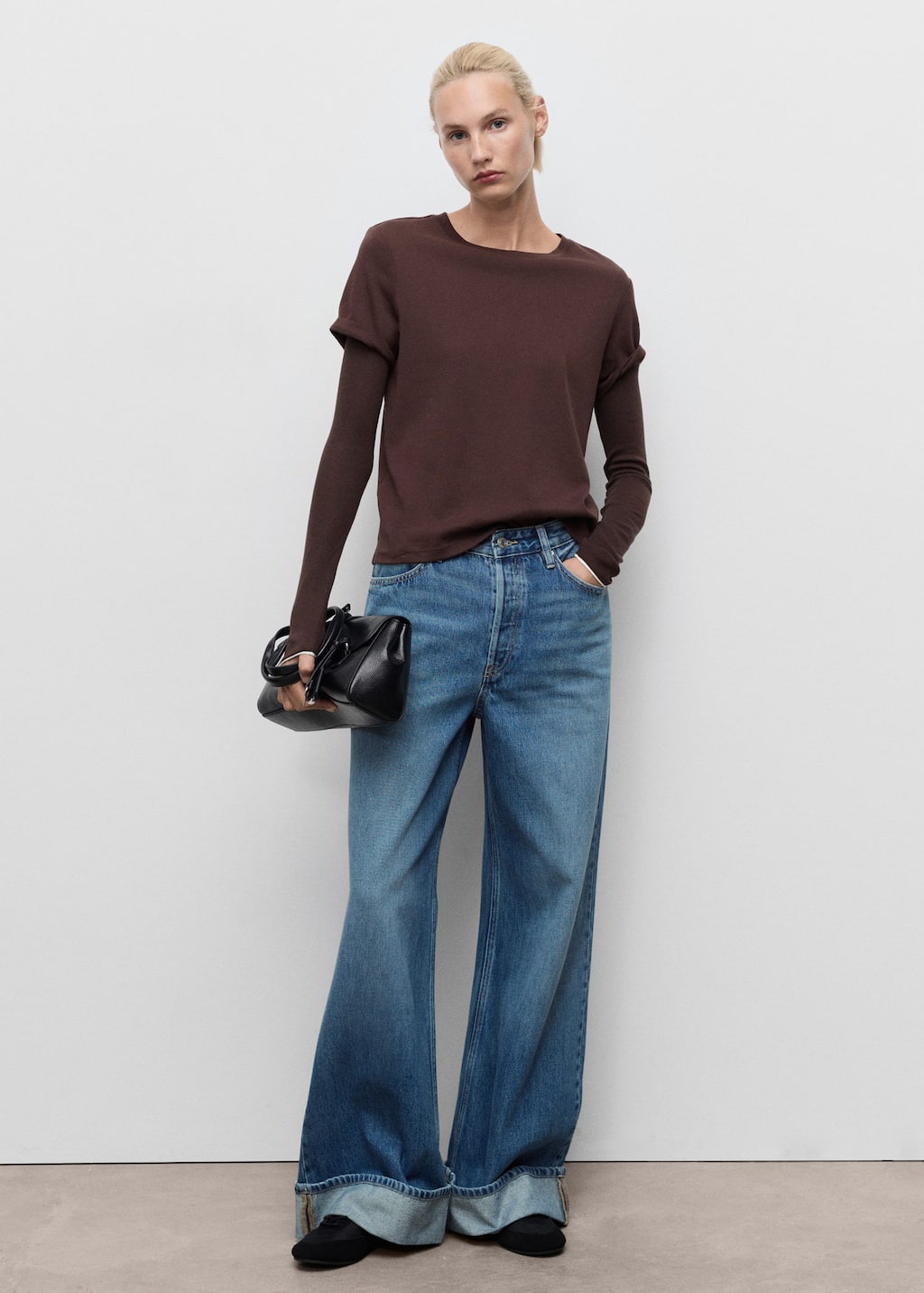 Wide-leg jeans with turn-up hem