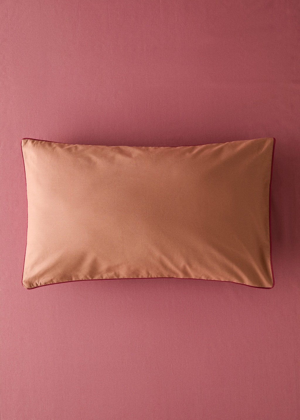 Reversible percale cotton pillowcase with contrasting piping 30x50 cm