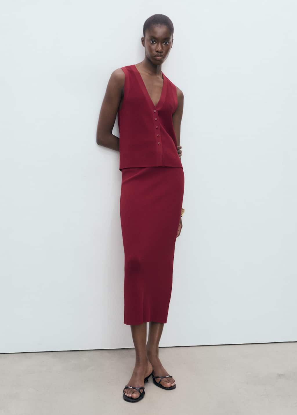 Mango Fine-knit Gilet In Burgundy