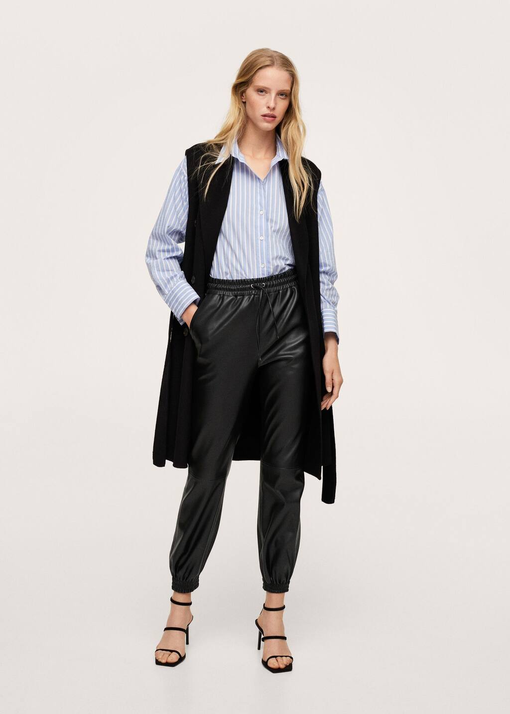 Leggings Efecto Piel Negro Mujer | Pantalones MANGO | Travop