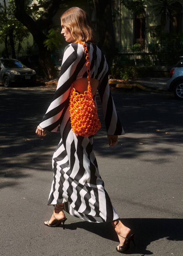 Cut-out back striped dress - Mango