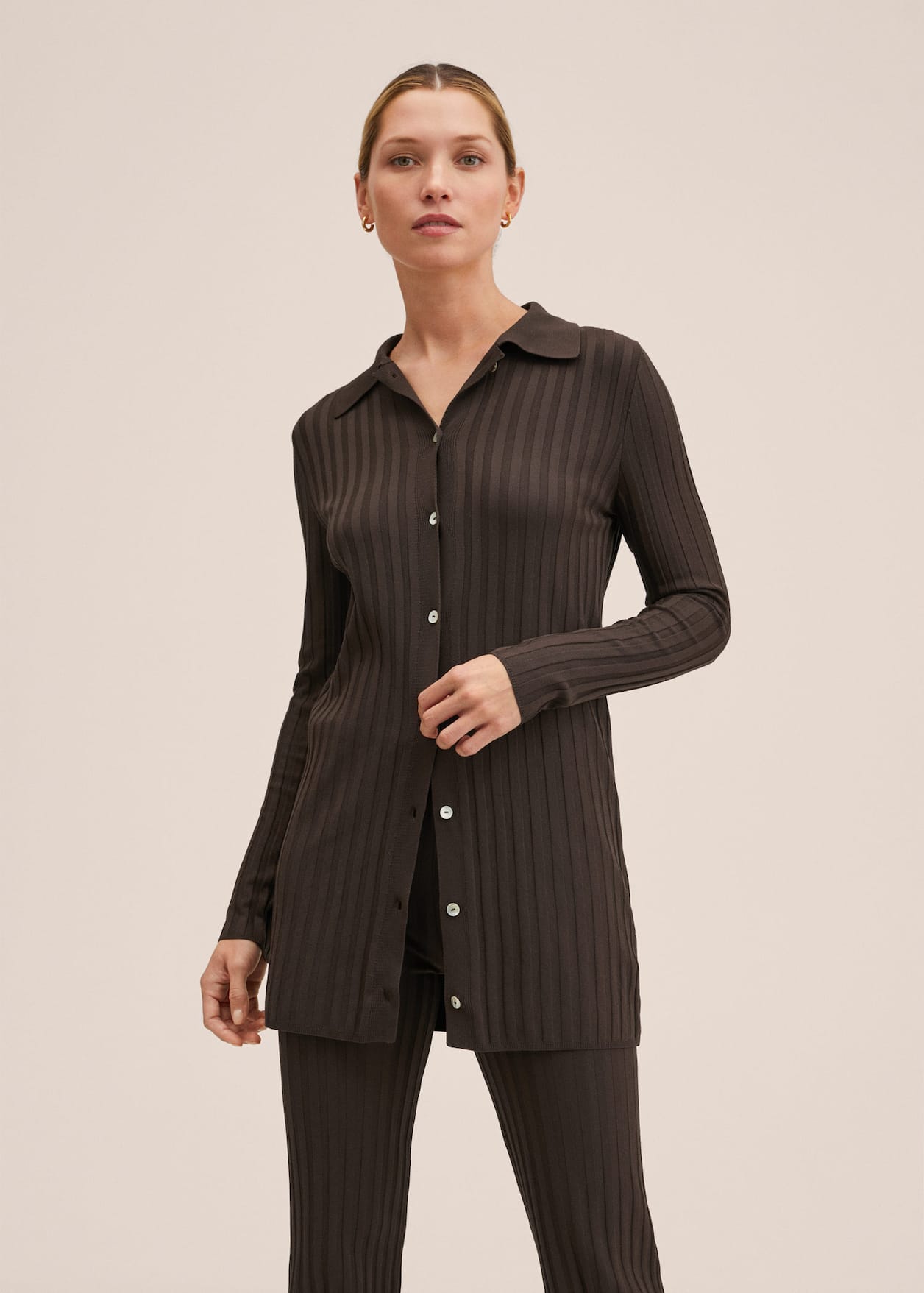 Buttoned ribbed cardigan - Medium plane