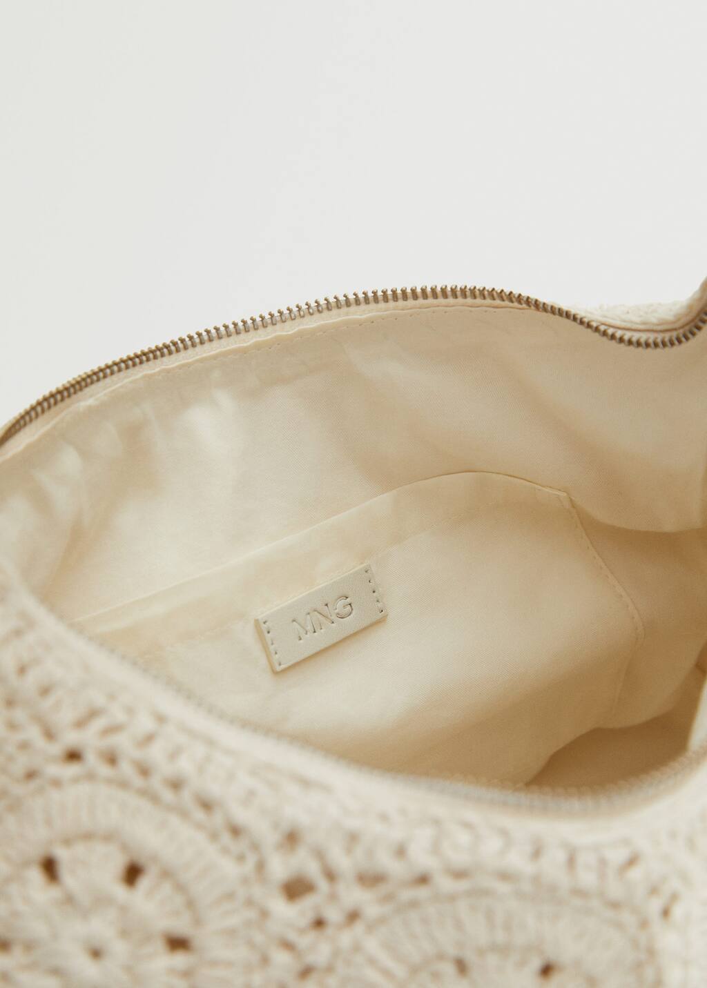 Mango Crochet handle bag 27097883 05