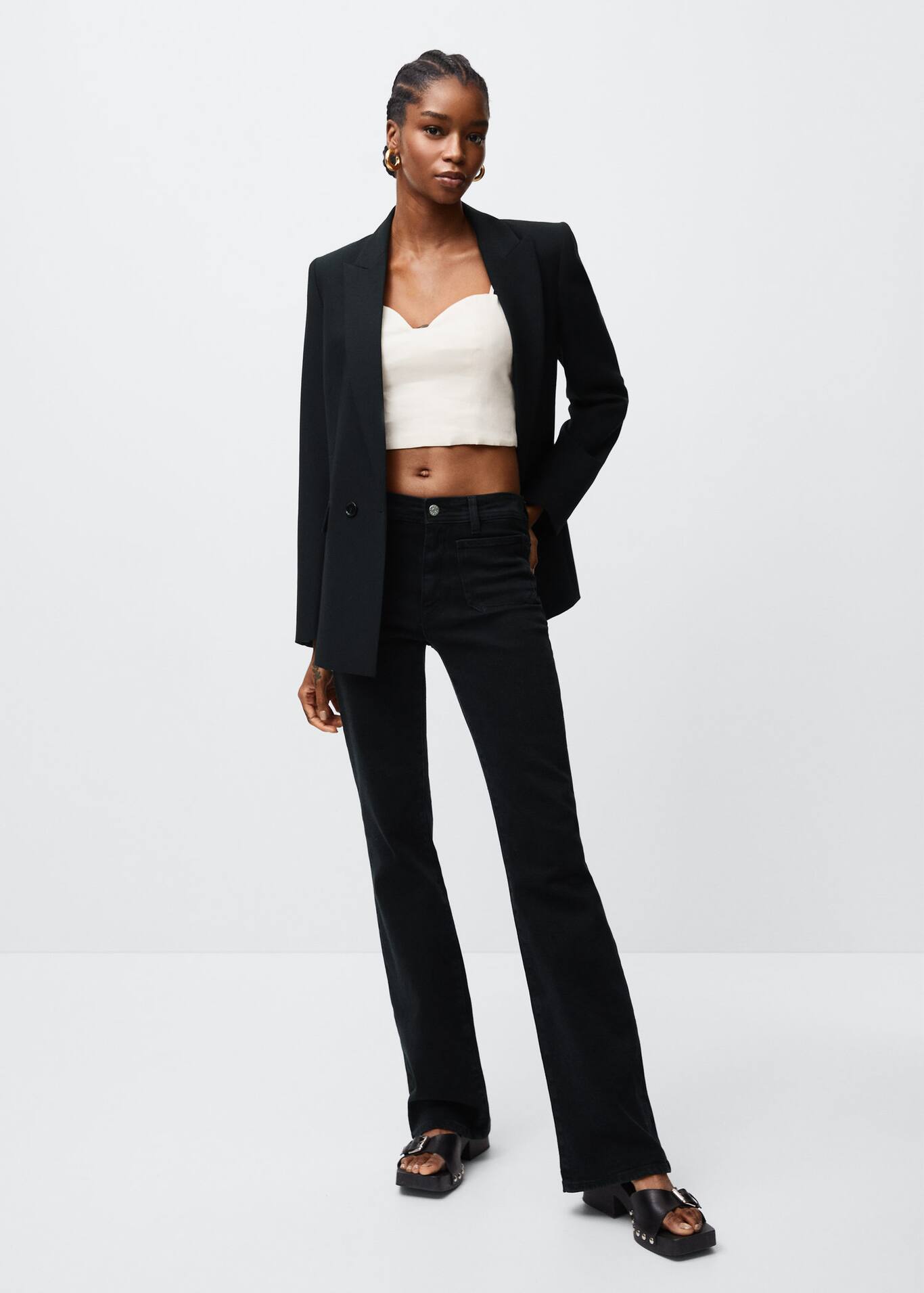 Vaqueros flare bolsillos Mujer MANGO OUTLET España