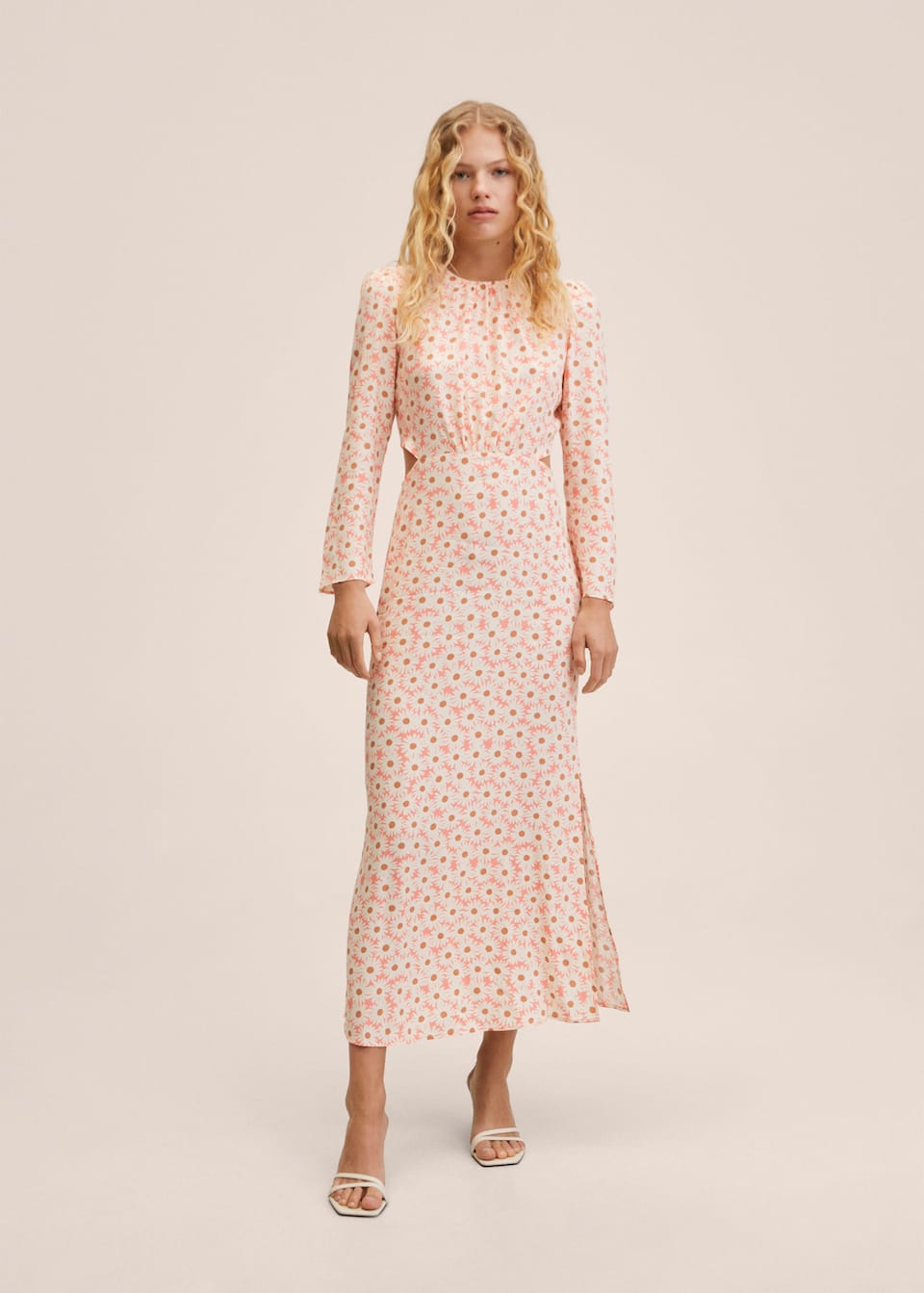 Vestido fluido aberturas - Plano general