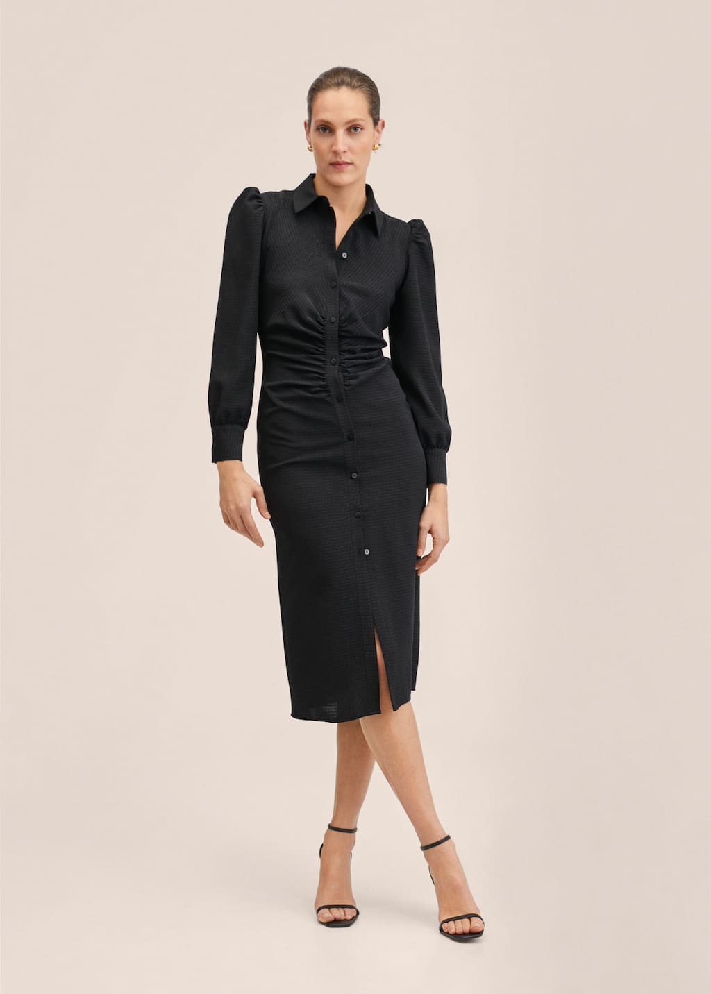 Ofertas de Mango para esta temporada que no puedes ignorar Vestido camisero fruncido - Plano general