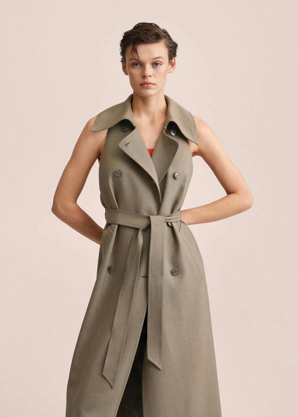 mango sleeveless coat