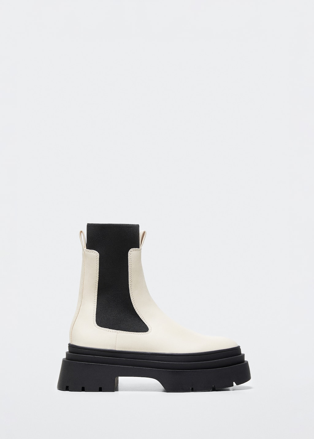 Track sole ankle boots