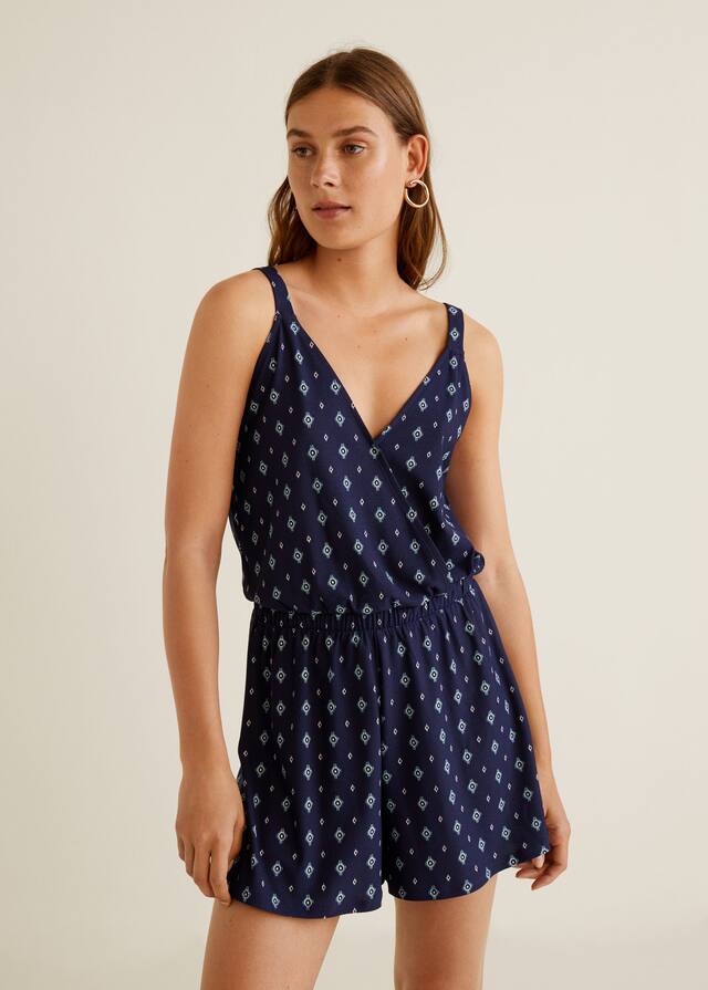 랩스타일 넥라인 새틴 점프수트