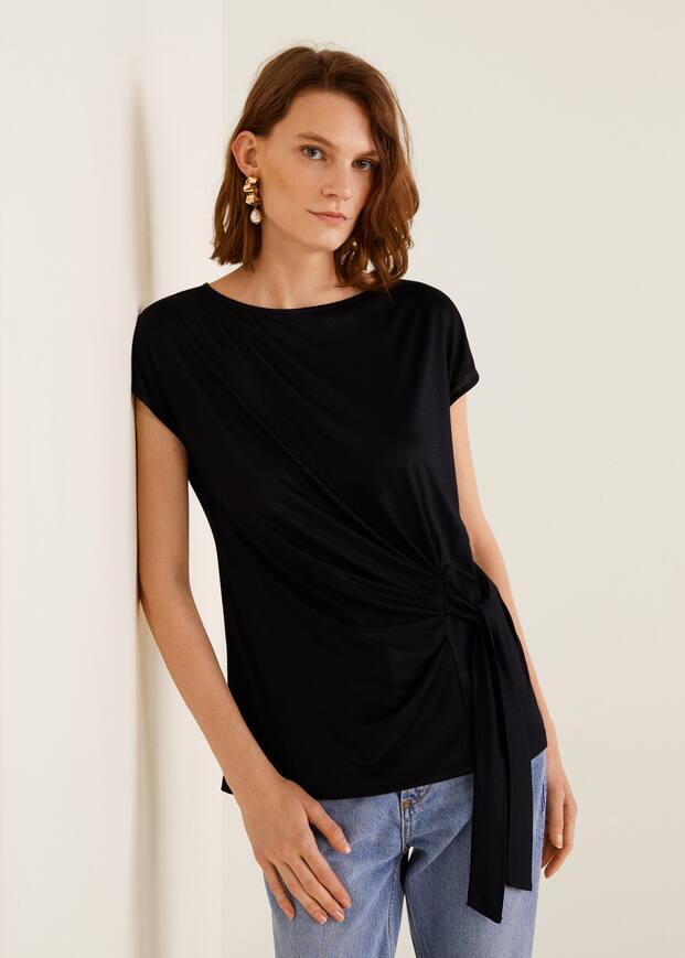 매듭 장식 티셔츠