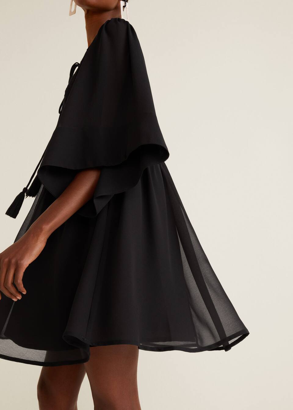 폼폰 엠브로이더드 드레스