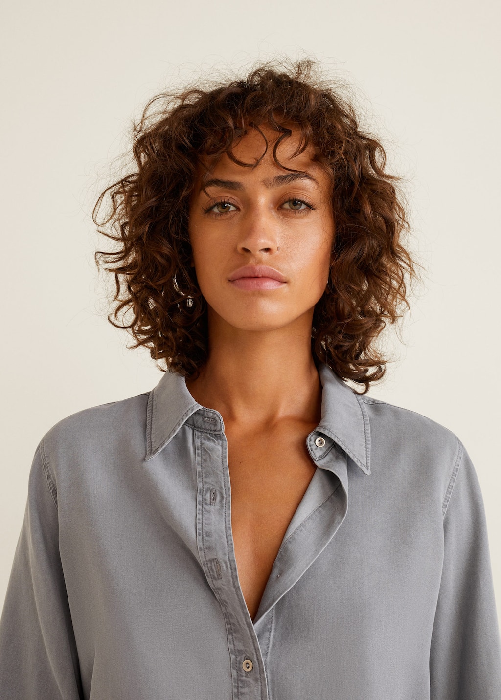Camisa soft estilo denim Mujer | Mango España Camisa soft estilo denim Mujer | Mango España
