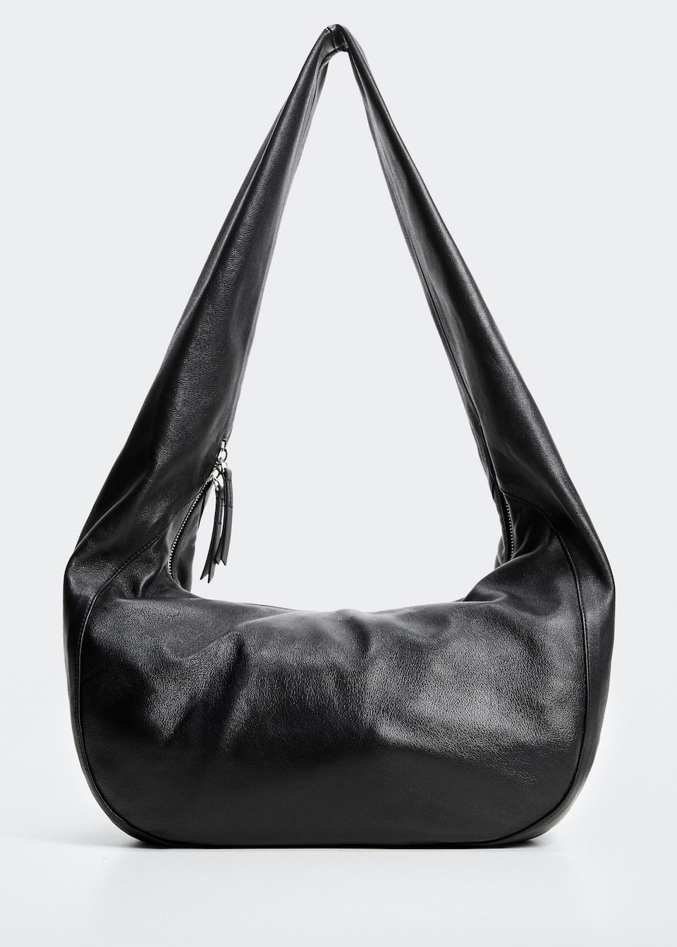 Mango black leather tote bag. Premium leather fabric 100% bovine leather. 100% nappa leather. Short strap. Tote design. Two-way zip fastening. Large. Inner lining.