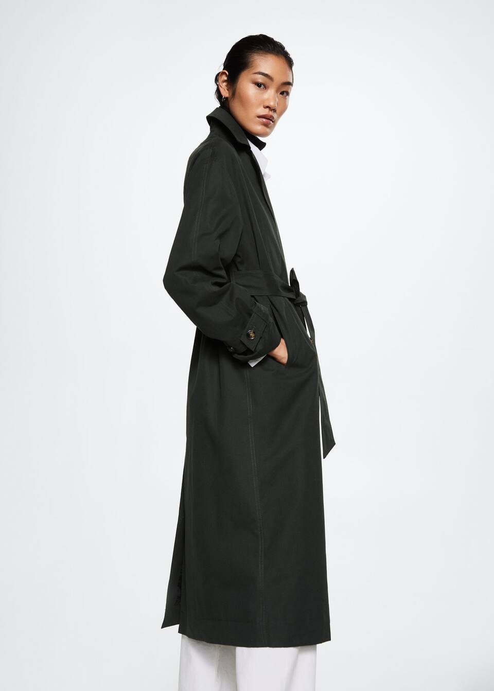 Mango black oversized Cotton-blend trench coat WITH Peak lapel with notch. Button fastening on the front section. Adjustable belt. Back slit. Loops. Long buttoned sleeve. Inner lining.