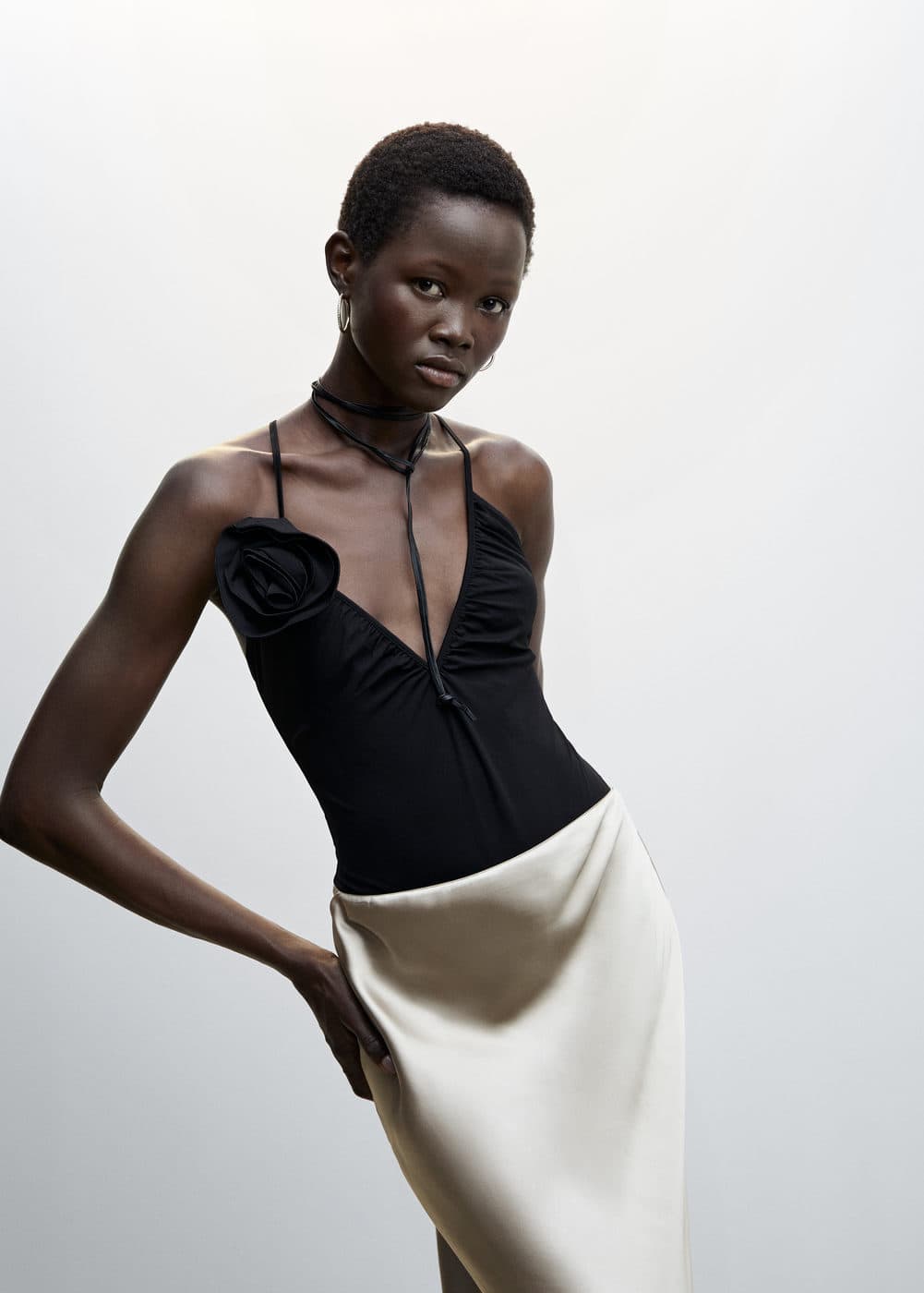 Champagne Midi satin skirt Mango