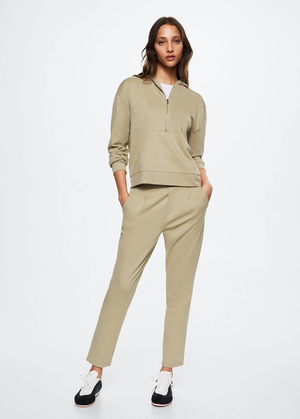 Calças jogger com bolsos - Plano geral