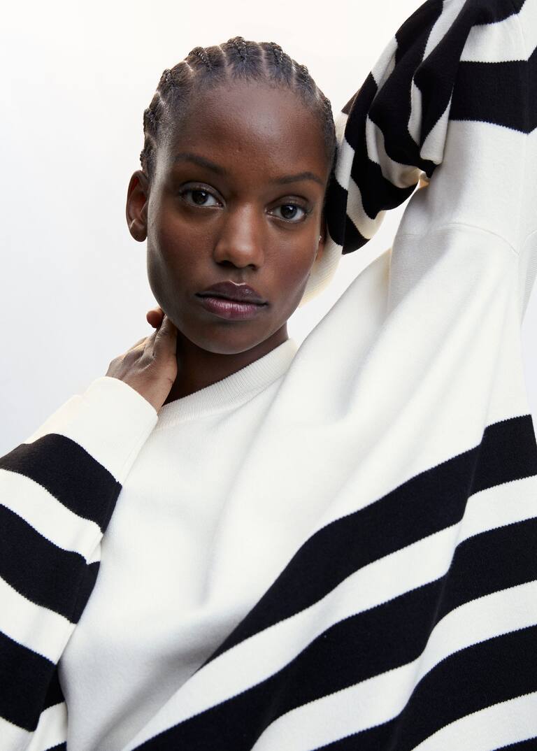 Roundneck knitted sweater Women Mango USA