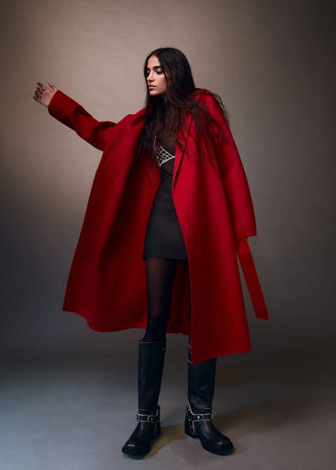 Mango red oversized wool coat with tie belt, lapel collar and relaxed fit. Back slit hem, unlined.