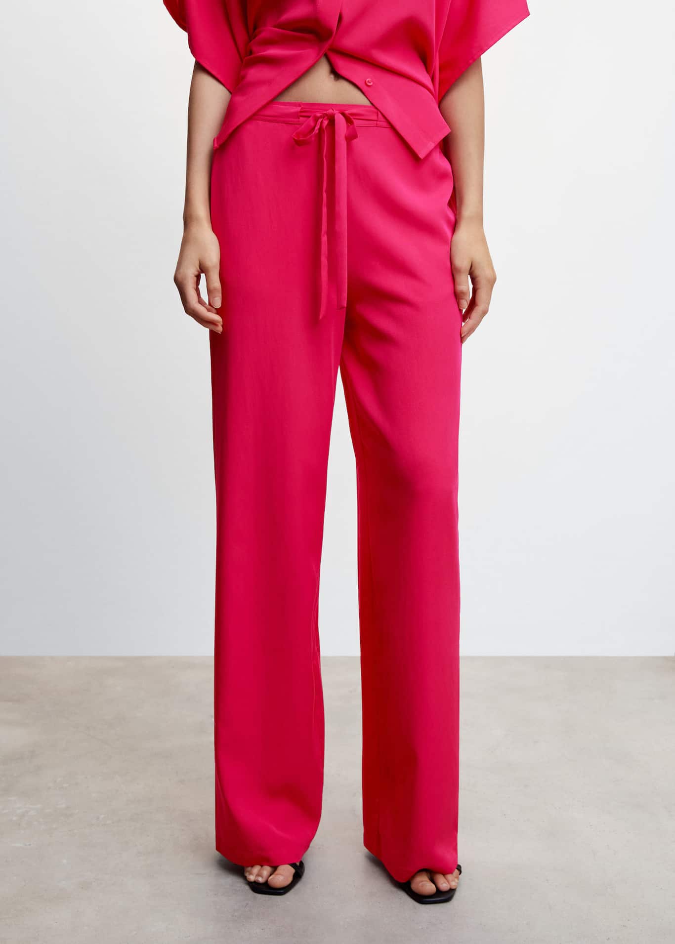 Pantaloni Diritti Fluidi Donna MANGO OUTLET Italia pantaloni-diritti-fluidi-donna-mango-outlet-italia