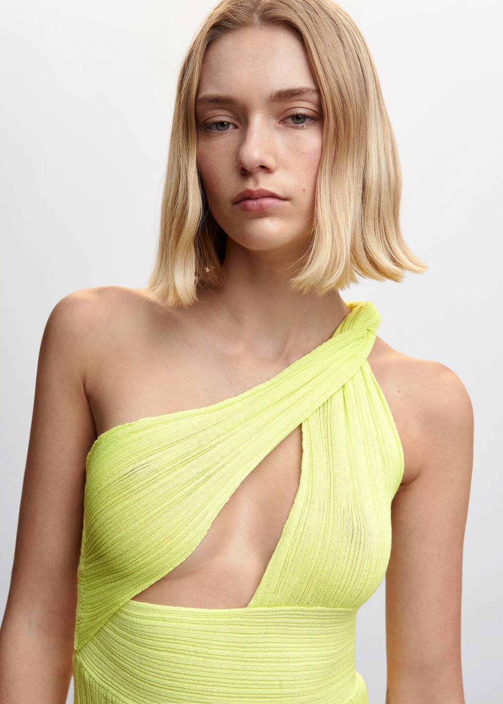 Mango Asymmetrisches Kleid mit Schlitz - 47068643-14 