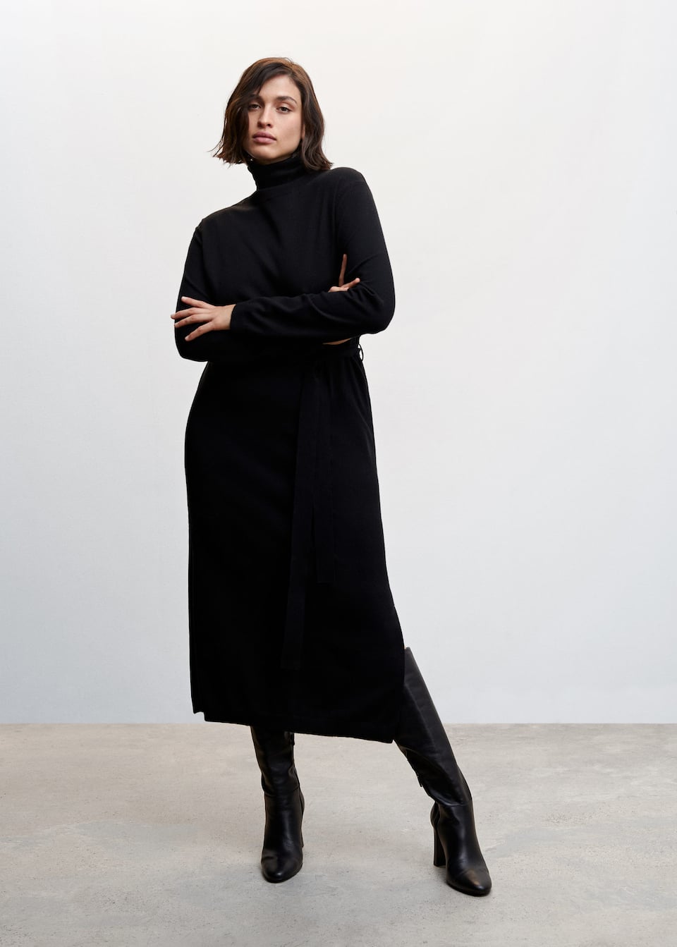 Mango black knitted turtle neck dress in Fine knit fabric. Midi design in a form fitting silhouette with a Rolled neck and Long sleeves. The tie belt feature creates a flattering silhouette.