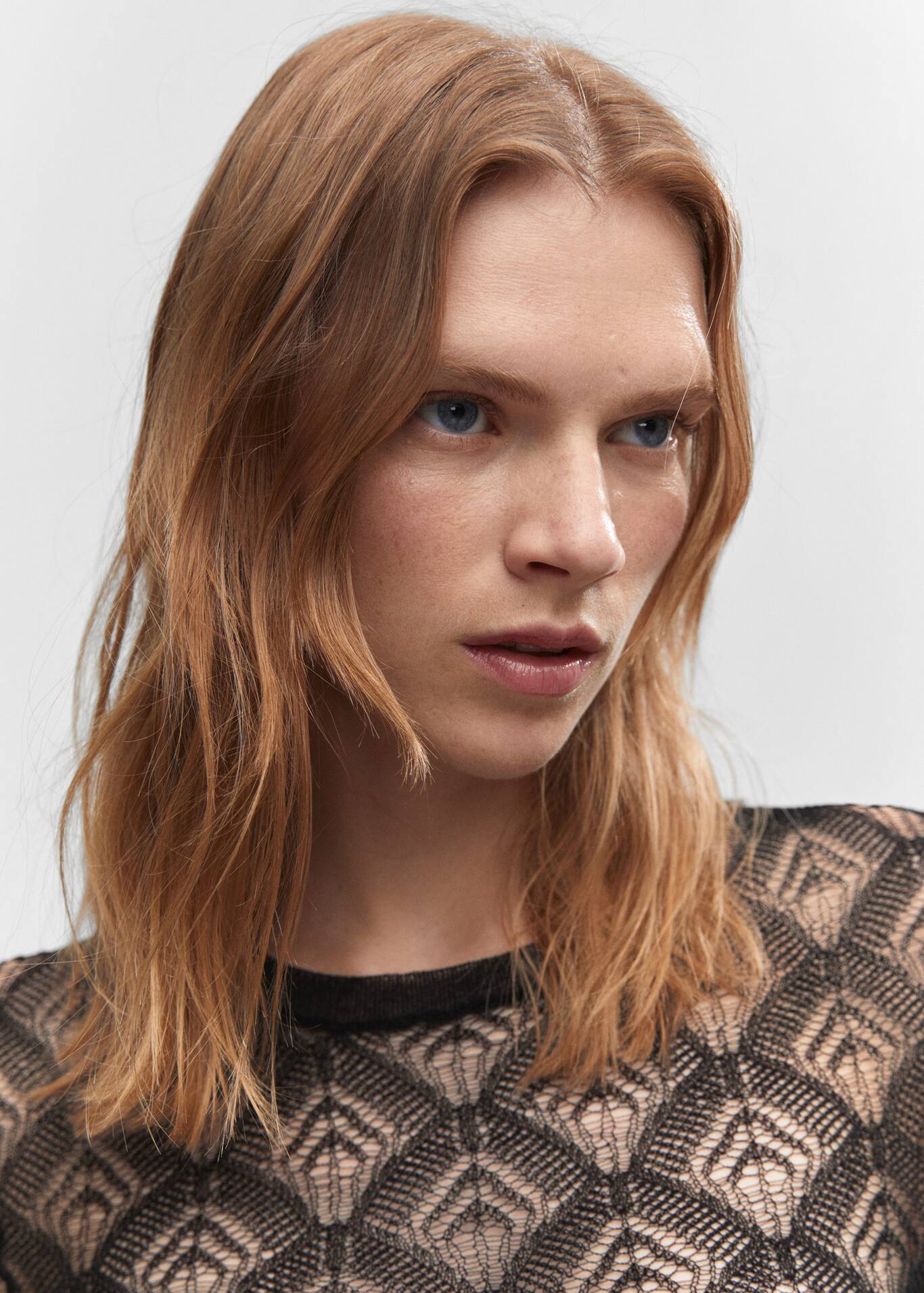 Geometric openwork t-shirt - Women | Mango USA