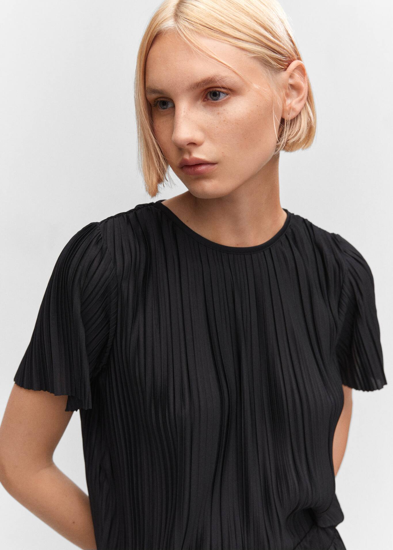 Oversize pleated t-shirt - Women | Mango USA