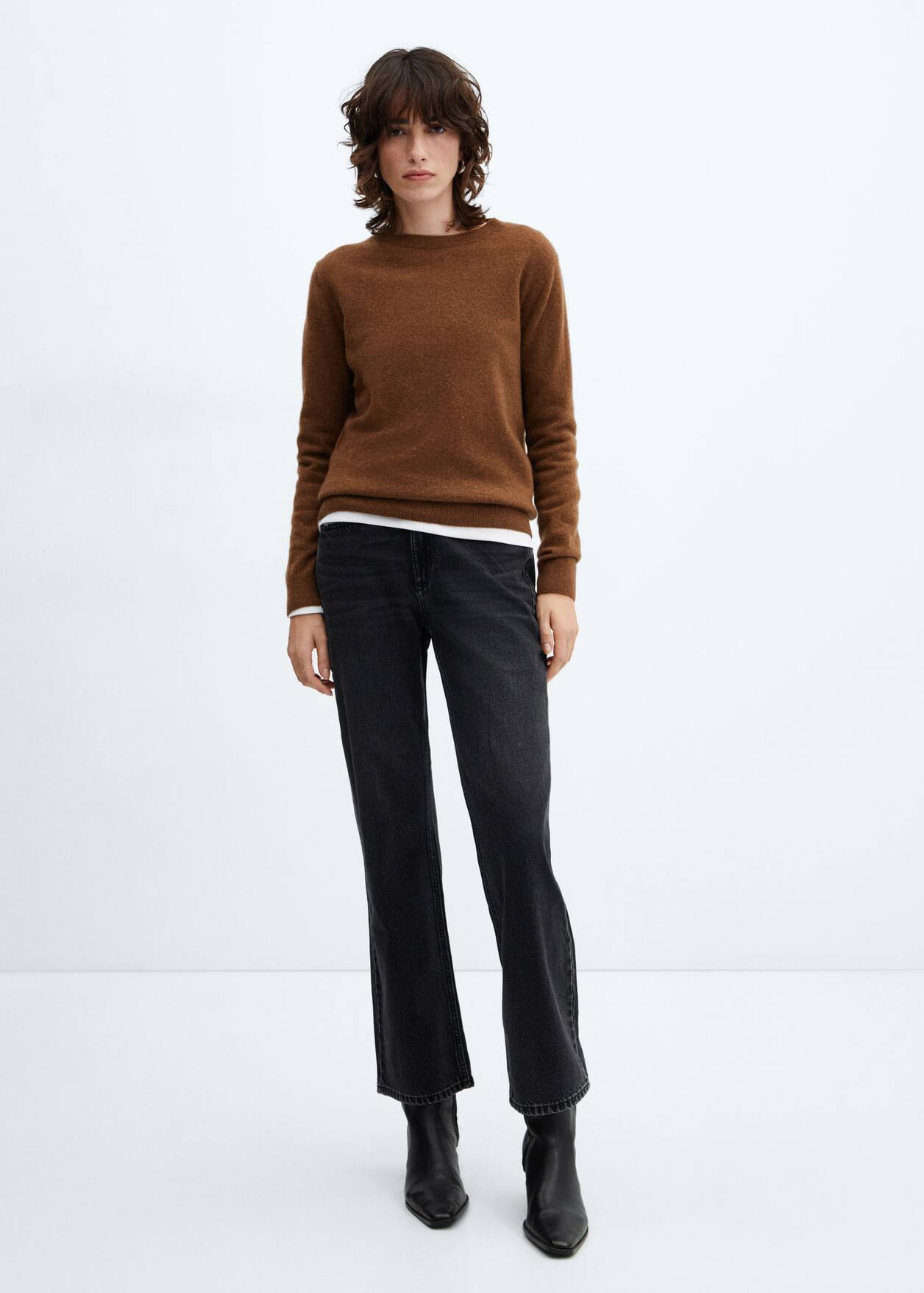 Mid-rise straight jeans