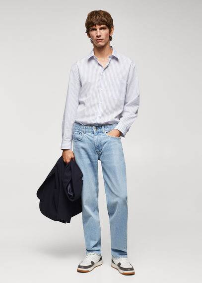 Light-wash loose-fit jeans light blue