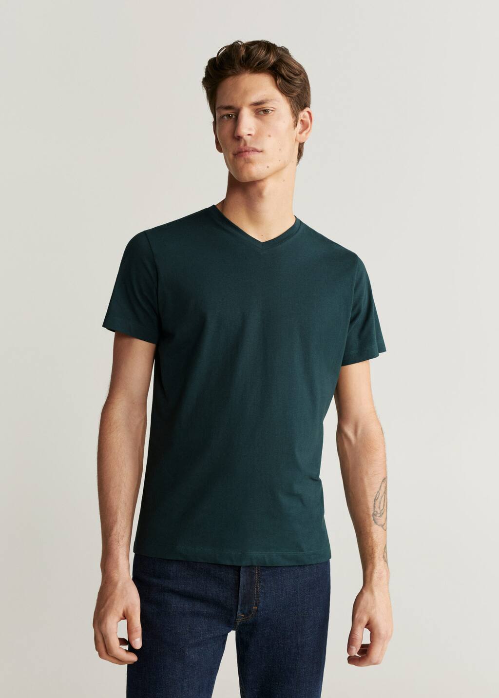 V-neck cotton t-shirt - Man | Mango Man 