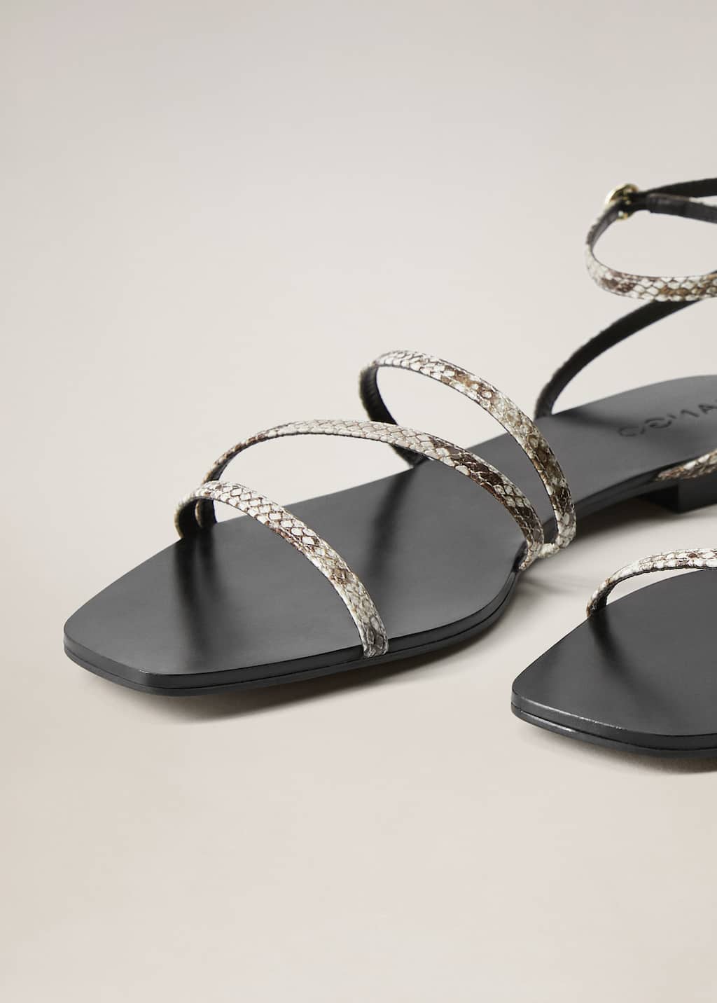 mango sandalias planas