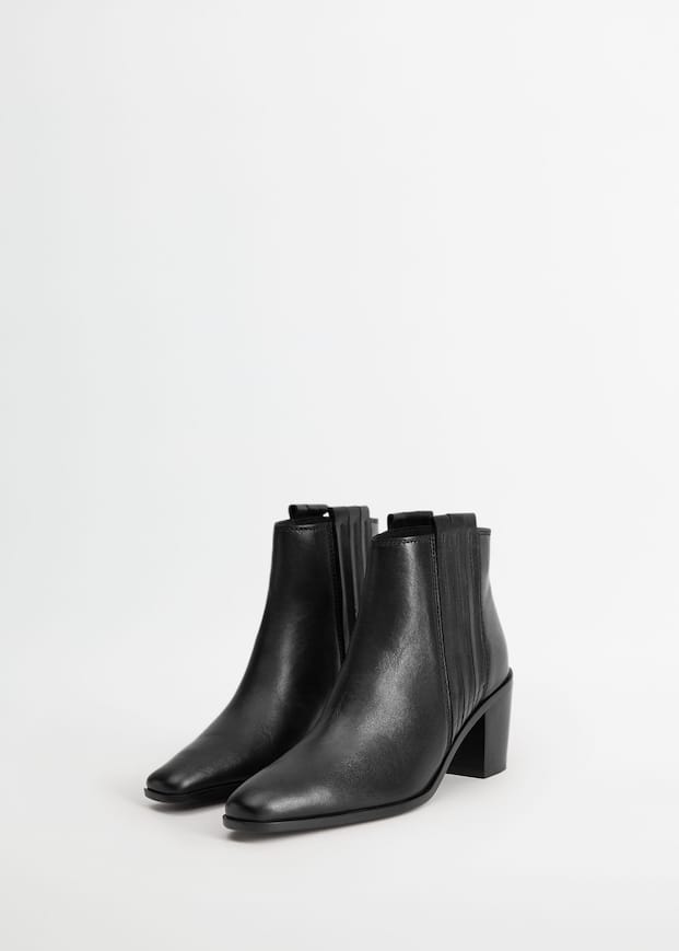 Heel leather ankle boot