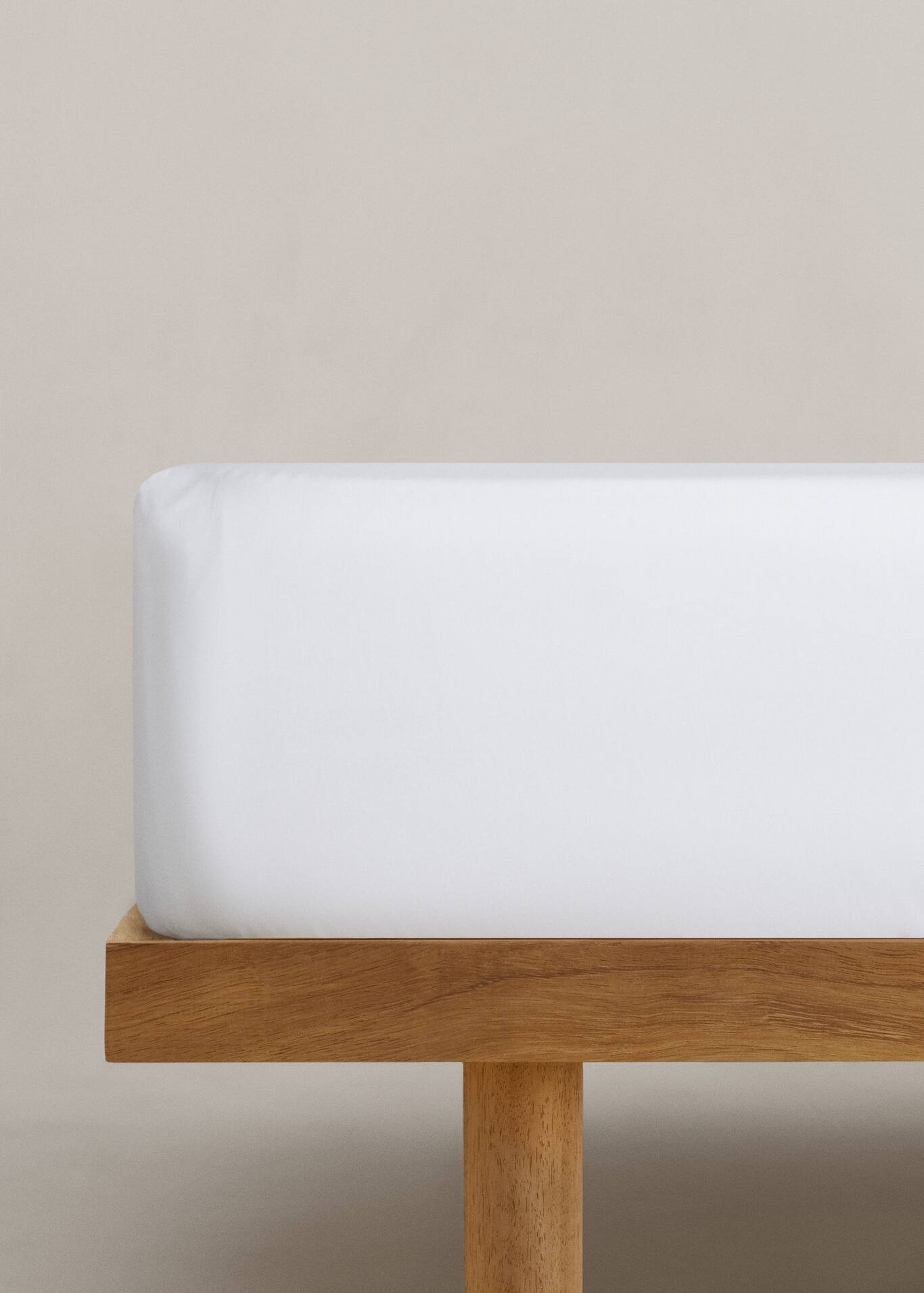 Satin fitted sheet king bed Woman Mango Zambia