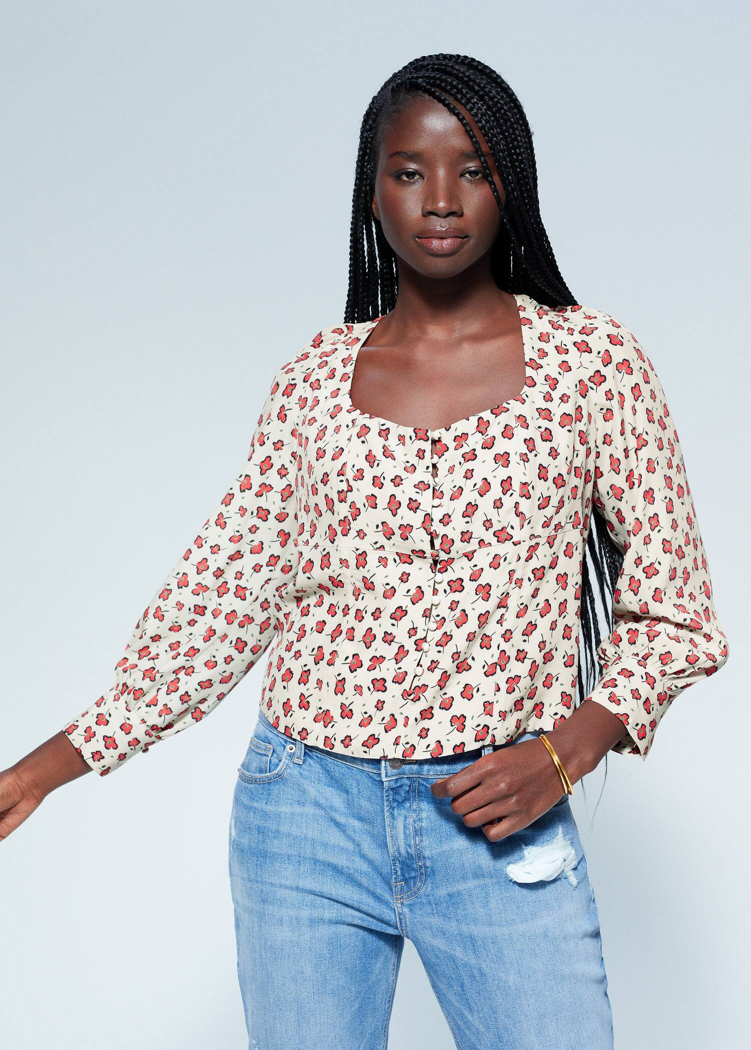 Geblumte Bluse Mit Knopfen Grosse Grossen Violeta By Mango Deutschland