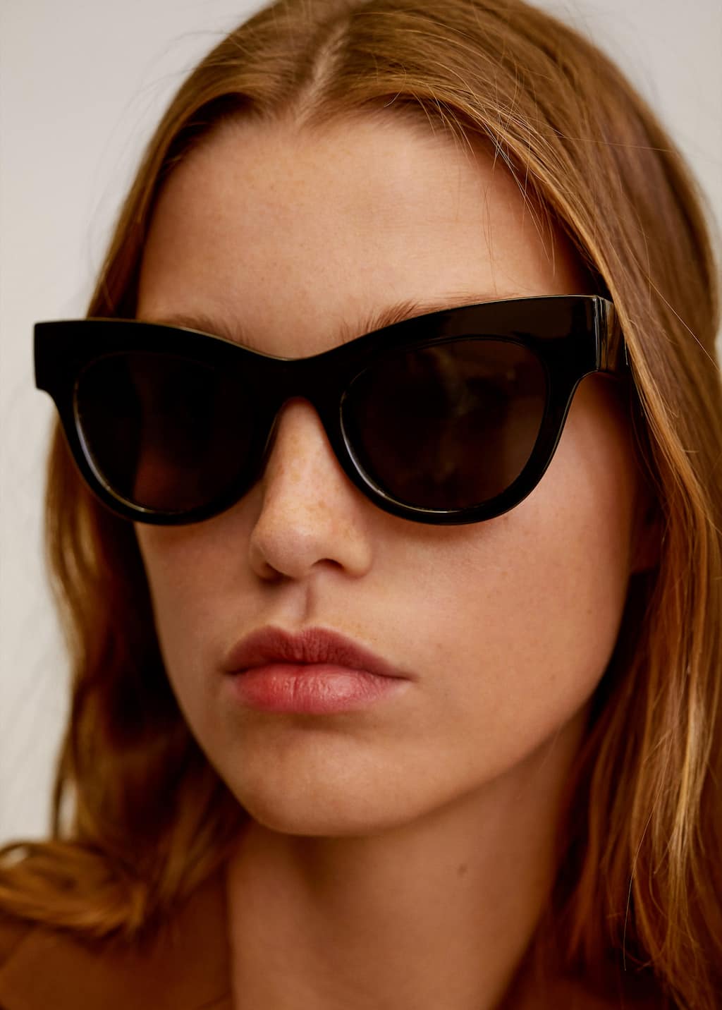 Gafas de sol montura de pasta Mujer | Mango España Gafas de sol montura de pasta Mujer | Mango España