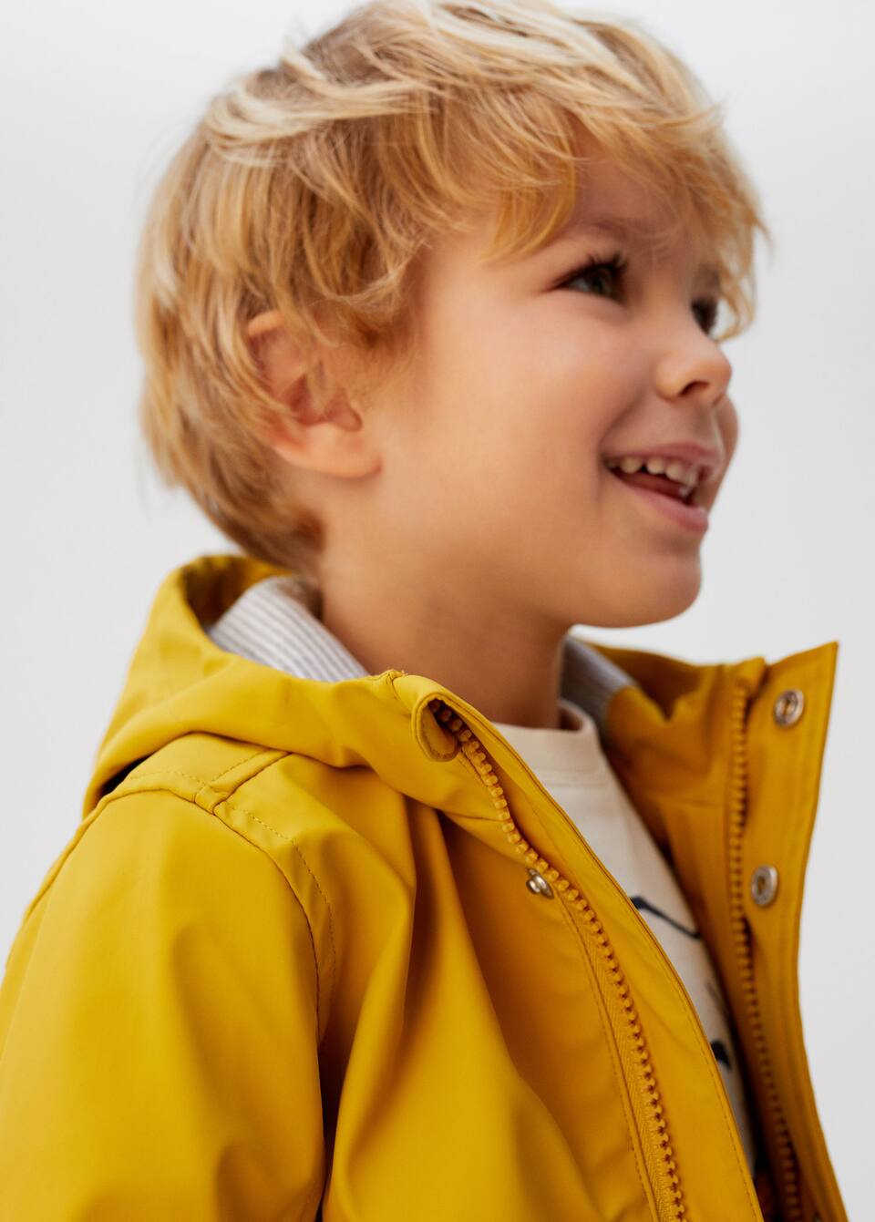 Kontrast Astarli Kapusonlu Yagmurluk Teen Mango Kids Turkiye