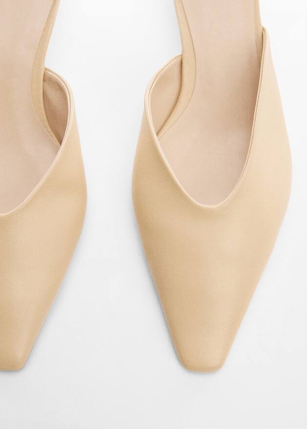 pointed toe leather shoes